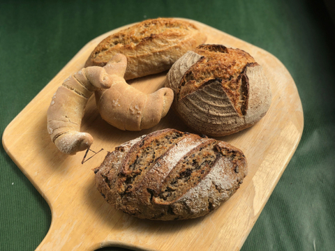【超貴重な有機JAS認証パン】パンセット③+食パン：麦の栽培から一貫生産　自然栽培小麦のみ使用したハード系パンセット+食パン