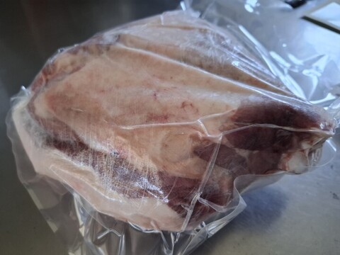 ジビエ　イノシシ【骨付き】ウデ　1400g