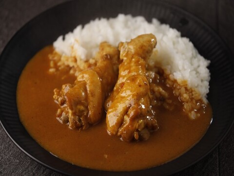 ボリュームたっぷり!手羽元がまるごと2本入った、鹿野地鶏手羽元カレー【5箱セット】