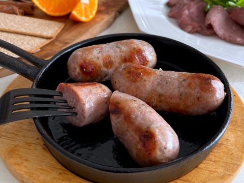 肉汁が溢れる！ハーブと香辛料が香る「元気豚 粗挽きハーブフランク 」300g（60ｇ×5本入）×5パックセット