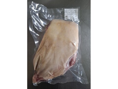 ジビエ　やわらか仔イノシシ【骨付き】【皮付き】肩ロース・ウデ　1640g