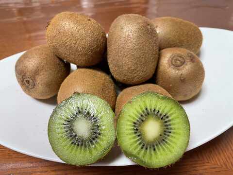 農薬・化学肥料不使用、　熟成で甘みが乗ってきた！グリーンキウイＳサイズ2ｋｇ