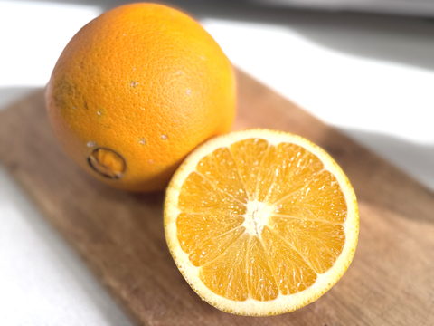 ◆販売準備中【晴れの国・岡山産】独特の香りとキレの良いすっきり甘酸味！特別栽培ネーブルオレンジ～２Kg前後入り～三か所ある栽培場所で収穫した果実をミックス【大小無選別・風味食べ比べ】