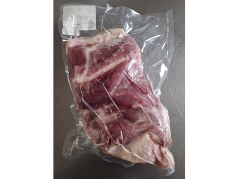 ジビエ　やわらか仔イノシシ【骨付き】【皮付き】肩ロース・ウデ　1640g