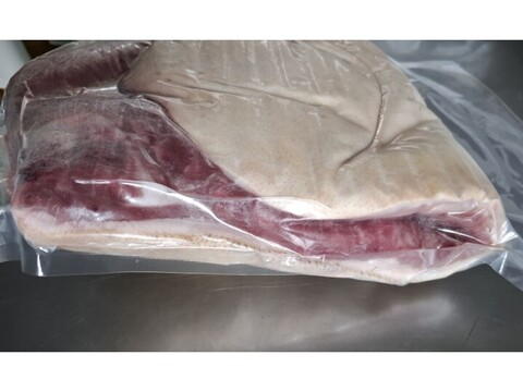 ◎！！大特価！！◎【丸焼き用　半身】やわらか仔イノシシ【皮付き・骨付き】4800g