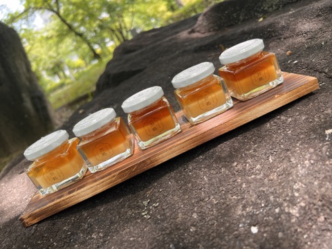 【福袋2025】8周年記念🎉野生日本蜜蜂の生はちみつ50g×5個 入り3種セット【10,840円相当】を今だけ数量限定！8,888円！発酵蜜×2個・花粉蜜×1個・たれ蜜×2個。感謝の気持ちを込めて♡