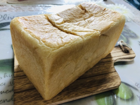 【ギフトセット】熊本県産米『森のくまさん』をつかった極上生食パン(2斤) ＋もっちもち！！ 玄米ロールパン5個！！！