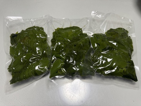 天然ワカメのメカブ　茹で真空冷凍　300グラムを5パック