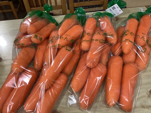 <残留農薬不検出10kg>！武ちゃん農場のハッピーきゃろっと　10kg (250g~420g35本程 )