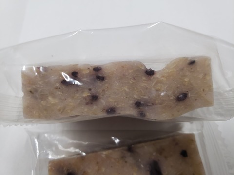 【わけあり送料込み　メール便】古代米入り玄米角餅　凹み有、厚さ不揃い、でも１６個スーパーお得セット