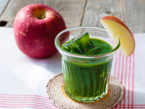 【母の日ギフト】スーパーフード「ケール」餃子＆無添加 旬搾り青汁グリーンジュース「いつまでも元気でいてね！」というメッセージを込めて