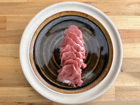 【小江戸黒豚】定番部位の食べくらべセット
焼肉用５㎜スライス・食べやすい５つの部位入り（500ｇ）《冷凍でお届け》《ご自宅用》