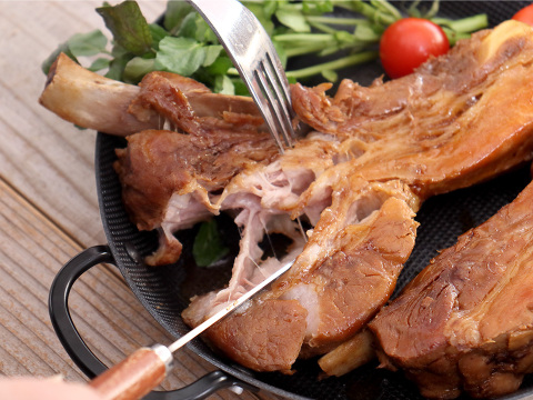 やわらか～くボイル済で便利！「元気豚 スペアリブ（ボイル済）　」2本入（約500ｇ前後）