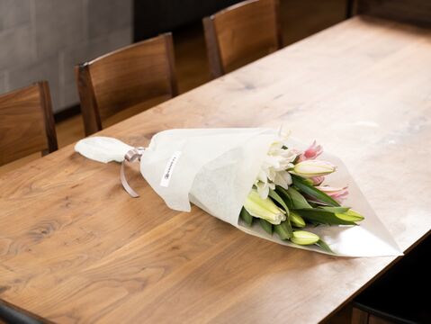 ■簡易包装■【シャルドネ】3本束❤︎純白❤︎丈は70ｃｍくらいです(^^)花器のご参考にしてください！！久々の登場！！