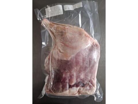 ◎！特価！◎★キャンプやBBQに！モモ1本丸焼き用★
ジビエ　やわらか仔イノシシ【皮付き】【骨付き】後足　1800g