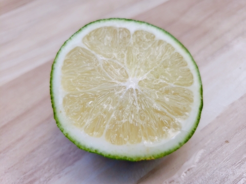 ワックス不使用で皮まで安心　皮までおいしいグリーンレモン（箱込約1㌔）