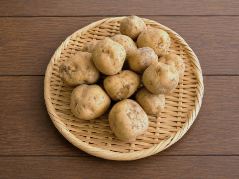 【S～SSサイズ】有機肥料で育てた贅沢品『ダンシャク』 ジャガイモ (4kg)
