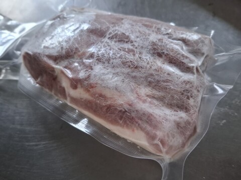 ジビエ　やわらか仔イノシシ【皮付き】　モモ 　ブロック　330g