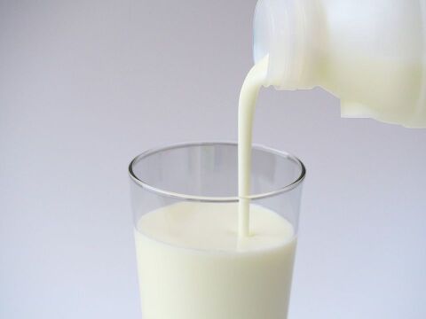 やさしい甘さの「ヤギミルクヨーグルト」加糖タイプ 150g×9本