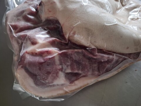 ◎！！特価！！◎★キャンプやBBQに！半身丸焼き用★やわらか仔イノシシ【皮付き・骨付き】6kg