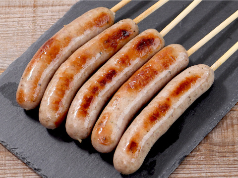＜在庫調整のため訳あり価格＞1本80ｇ！熱々を食べると肉汁が溢れる、ほんのりハーブが香る「元気豚 ウインナー（串付き）　400ｇ（80ｇ×5本入）」