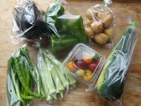 季節の野菜セット７～８品（Ｍサイズ・3～4kg前後）旬の野菜をお届けします