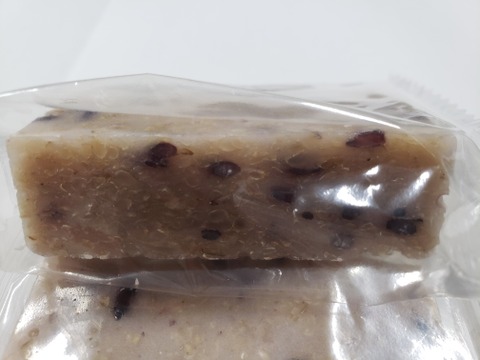 【わけあり送料込み　メール便】古代米入り玄米角餅　凹み有、厚さ不揃い、でも１６個スーパーお得セット