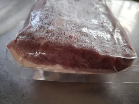 ジビエ　イノシシ　モモ　ブロック　590g