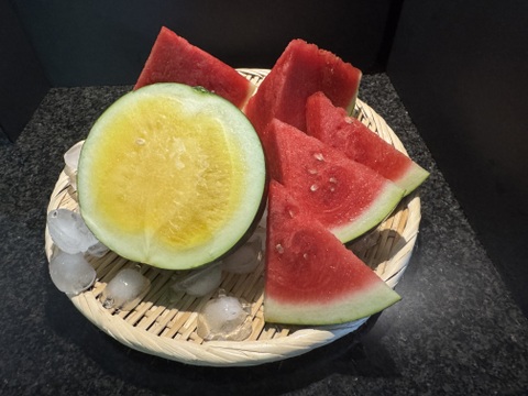 お得！【はね出しスイカ】（ご家庭用）規格外販売7kgセット