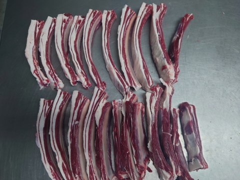 数量限定エゾシカスペアリブ1パック500g以上（3〜5本）
長さや本数に違いがあります