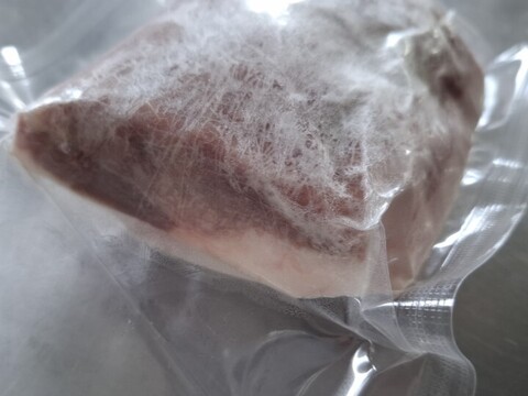 ジビエ　やわらか仔イノシシ【皮付き】ロース　ブロック 　180g