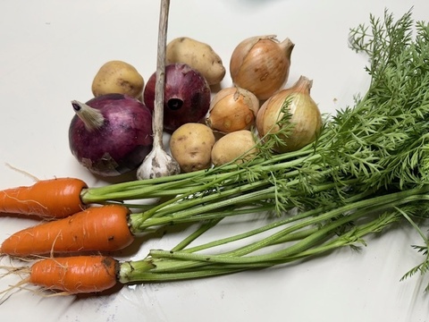 農薬不使用・化学肥料不使用・除草剤不使用 野菜セット 人参葉っぱ付き クール便 【福袋2025】