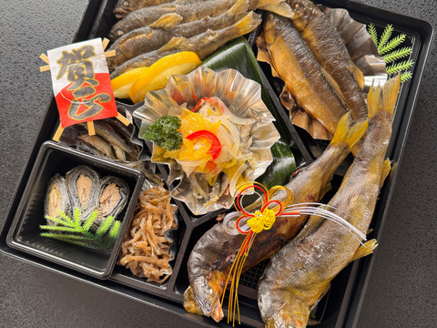 【おせち】地元住民に愛されて60年！特製鮎づくしおせち＜一段重＞1〜2人前