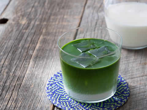 【母の日ギフト】スーパーフード「ケール」餃子＆無添加 旬搾り青汁グリーンジュース「いつまでも元気でいてね！」というメッセージを込めて