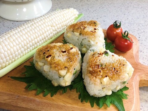 【夏ギフト】【朝採り】【訳アリ】甘さ爆発！弾けるとうもろこし　ランダム15本『Re.FOODS The Morokoshi』