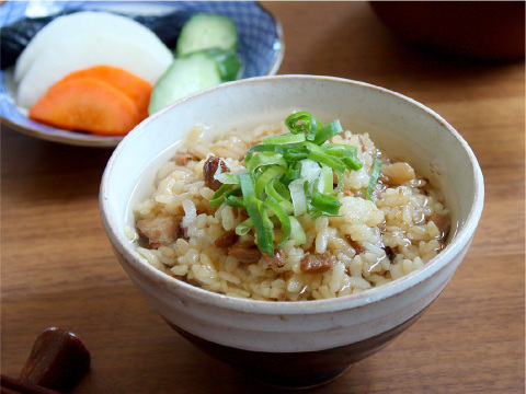 炊きあがったご飯に混ぜるだけ！「元気豚  炙り焼豚ご飯の素　200ｇ」