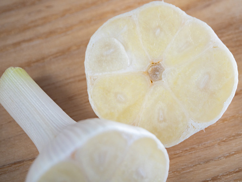 【限定価格！】★農薬＆動物性堆肥不使用！★生にんにく(福地ホワイト六片)　 サイズ混在１ｋｇ　旬はたった2週間【お店では買えない】