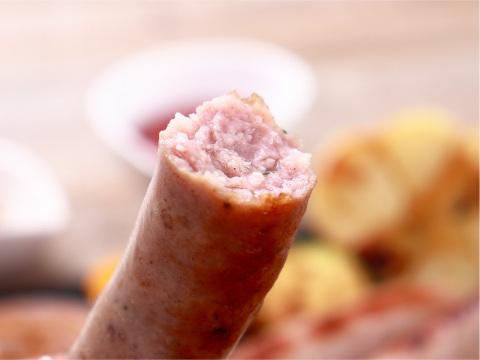 ＜在庫調整のため訳あり価格＞1本80ｇ！熱々を食べると肉汁が溢れる、ほんのりハーブが香る「元気豚 ウインナー（串付き）　400ｇ（80ｇ×5本入）」