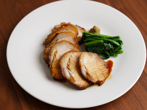 赤身を堪能！茨城で育った"だいじょ豚"の『とっくり焼豚』　１本