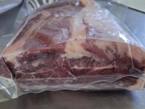 ジビエ　イノシシ　肩ロース　ブロック　1400ｇ