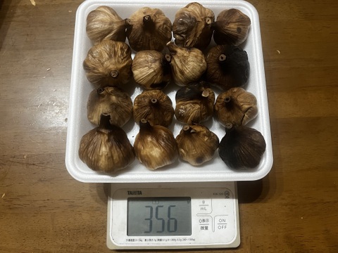 売り切り　お値下げ価格　24 自然栽培　黒にんにく 人気　たっぷり32個
令和7年度新物　食べやすくて美味しい