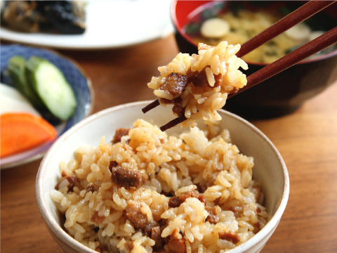 炊きあがったご飯に混ぜるだけ！「元気豚  炙り焼豚ご飯の素　200ｇ」