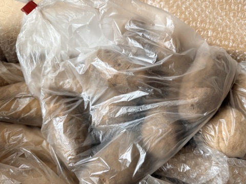 【メークイン１kg】★組み合わせ自由なセット★１kg単位でお好きな量‼️(他、中サイズ長芋.じゃがいも.ごぼう.玉ねぎ等と組み合わせ出来ます)