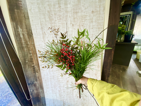 【正月用の松竹梅】「華やかに迎える新年の正月を華やかなお花で、みんなと一緒に新しい年を迎えませんか？