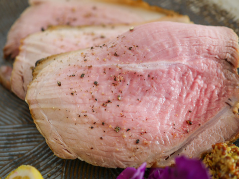 〖放牧豚・デュロック純粋種〗希少なかたまり肉を楽しむ！冷凍精肉おまかせセット (精肉600g＋カットベーコン100g×2)