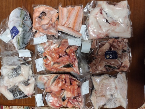 【80サイズに入るだけ！】山盛り！色々な魚のアラとカマハラス詰合せ/3D冷凍