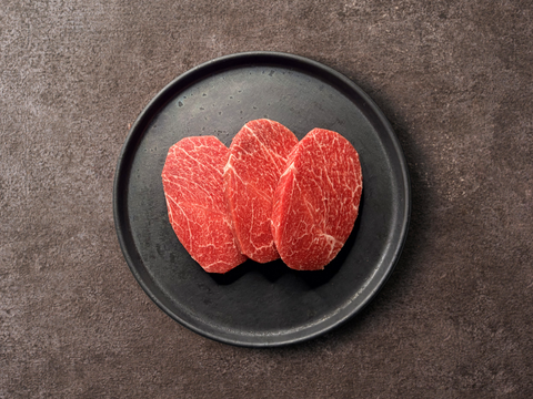 ＼ 新商品 ／ トンビミニステーキ150g　肉を食べている満足感とジューシーさを堪能♪