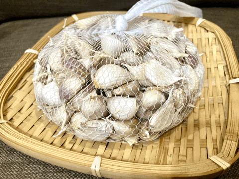 【訳あり】<令和7年産>くわはら農園のにんにく(嘉定種8片)バラ小粒500g　農薬・化学肥料不使用  (宅配便)