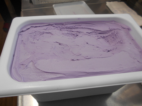 【味に自信あり】ななつ星アイスクリームカップ入り山ぶどう味（新商品）５個、ミルク味５個入りセット発泡スチロール　保冷剤込み