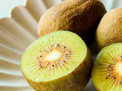 家庭用（訳あり品）キウイ［レインボーレッド］ミックスサイズ1kg 370-1rw